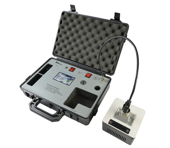 快速油品分析儀可在5分鐘內(nèi)檢測出油品的污染程度。