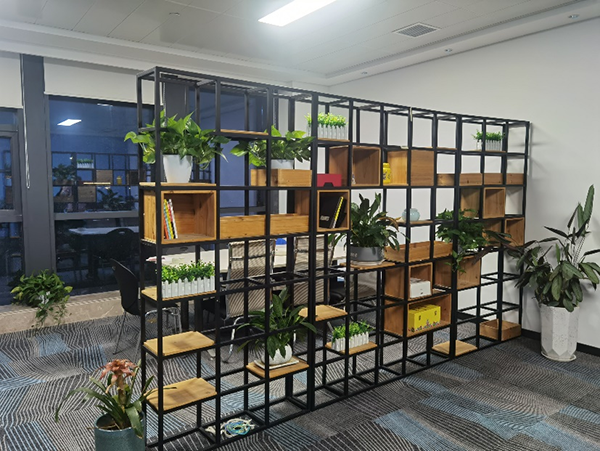 亞泰光電內(nèi)窺鏡在該機械設(shè)備公司演示、交流,圖為該客戶辦公現(xiàn)場